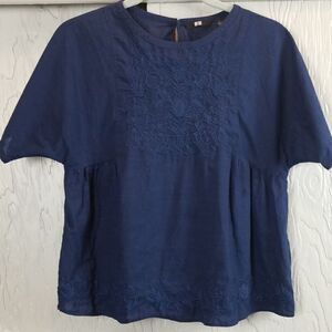 🖤5/$20🖤 navy blue embroidered top